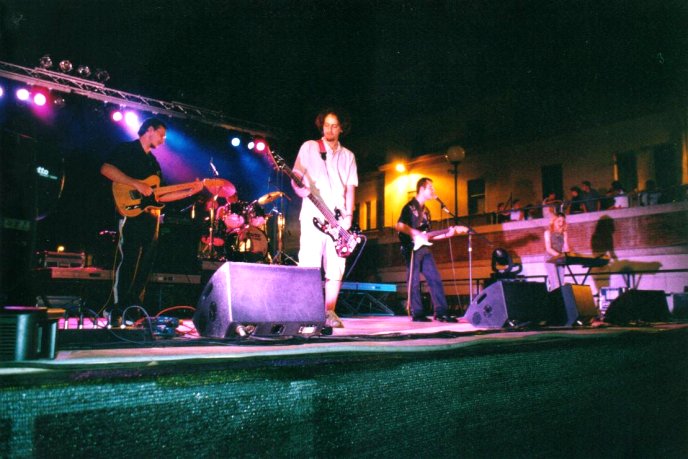 Madeleine live, 2002